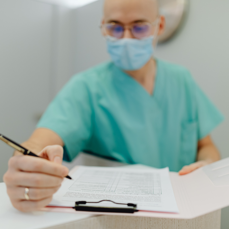 Equiparação Hospitalar: O Guia Definitivo para Clínicas Reduzirem o IRPJ e a CSLL em até 70%